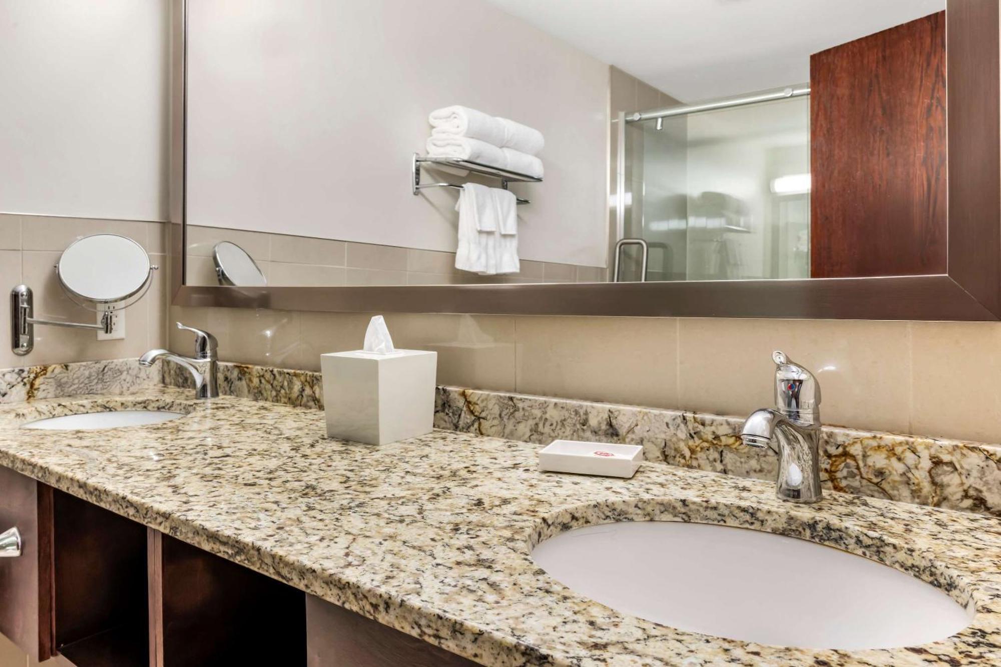 Comfort Hotel Bayer'S Lake Timberlea Екстер'єр фото